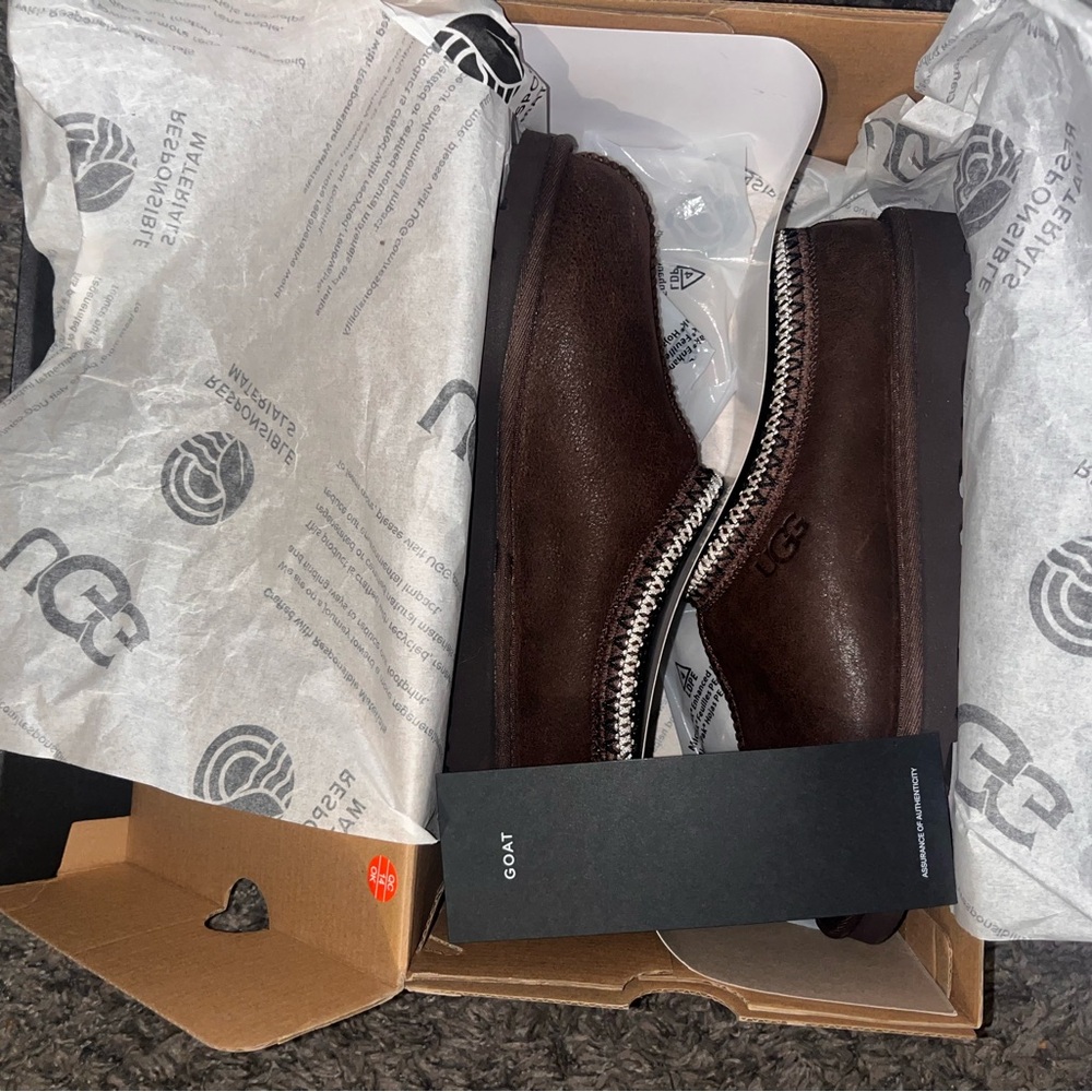 UGG Tasmans - Burnt Cedar size 7M/8W